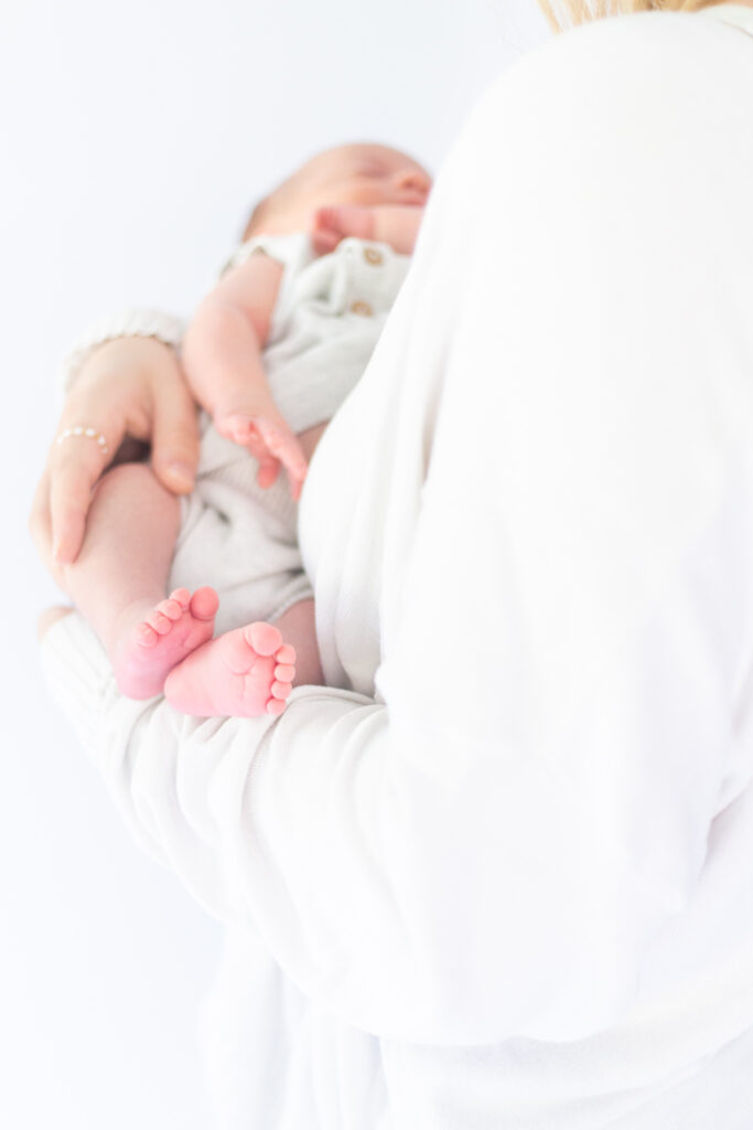 lifestyle newborn photographer in Birmingham Alabama