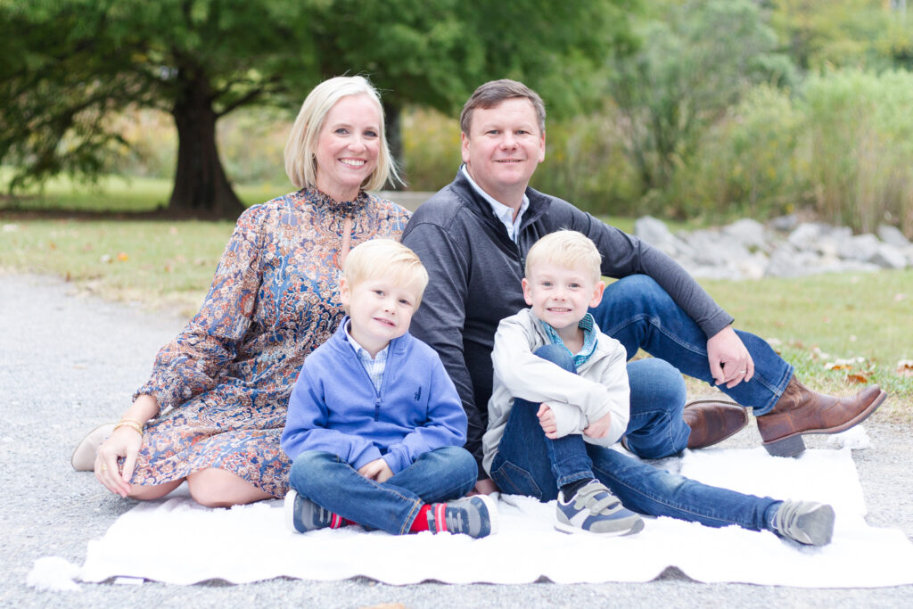 Birmingham Alabama Photographer.  Hoover, Vestavia, Homewood, Mounatin Brook, Pelham, Alabaster, Helena, Thompson, Birmingham Alabama.  FAll FAmily Photos.  Family Photographer