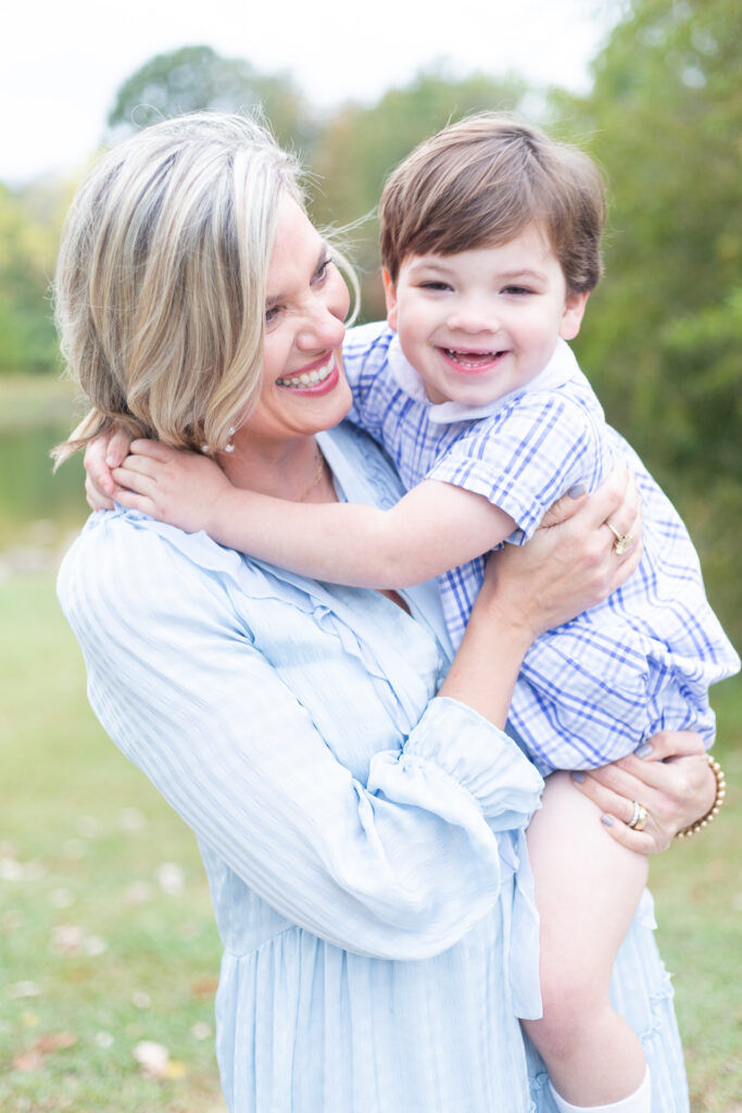 Fall Photos in Birmingham, Alabama.  What to wear for your photo session.  Birmingham, Alabama Photographer.  Hoover, Vestavia, Homewood, Mountain Brook, Helena, Pelham, alabaster, Alabama.  Photograper