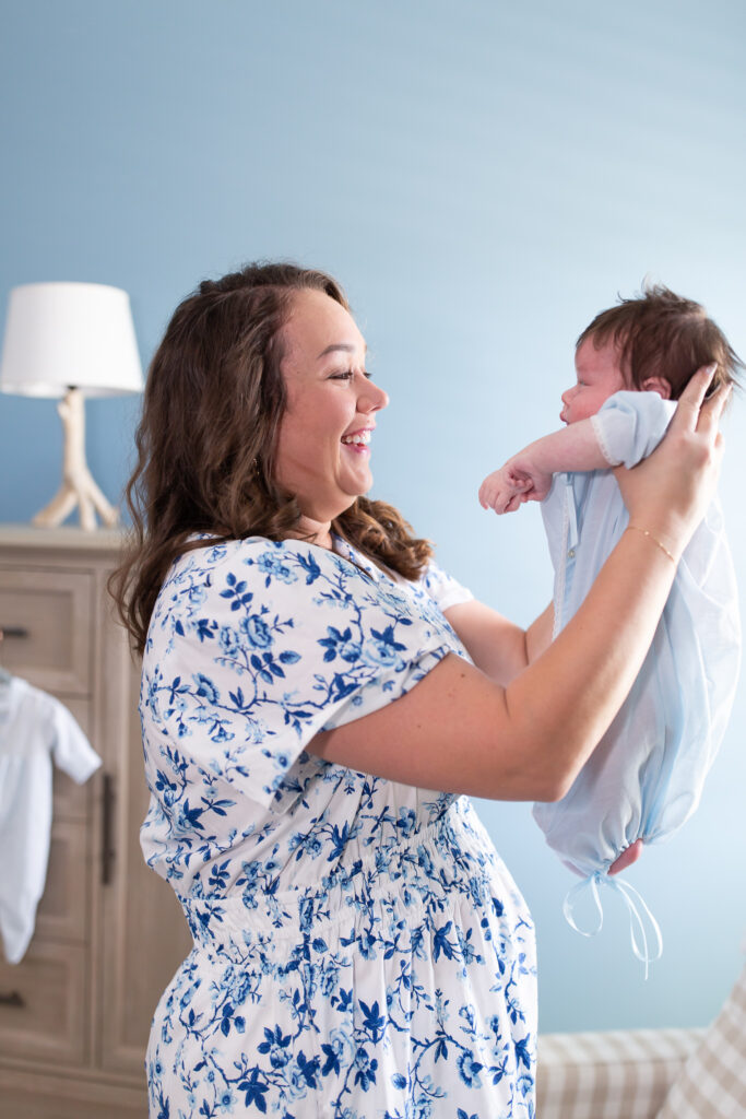 Newborn Photographer.  Hoover, Vestavia, Homewood, Mountain Brook, Helena, Alabaster, Chelsea, Birmingham, Alabama.  LIfestyle Newborn session.  Newborn Photography. 
