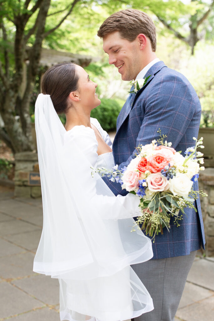 Photographer for Small Weddings in the birmingham Alabama area. Birmingham, Hoover, Vestavia, Homewood, Mountain Brook, Alabama