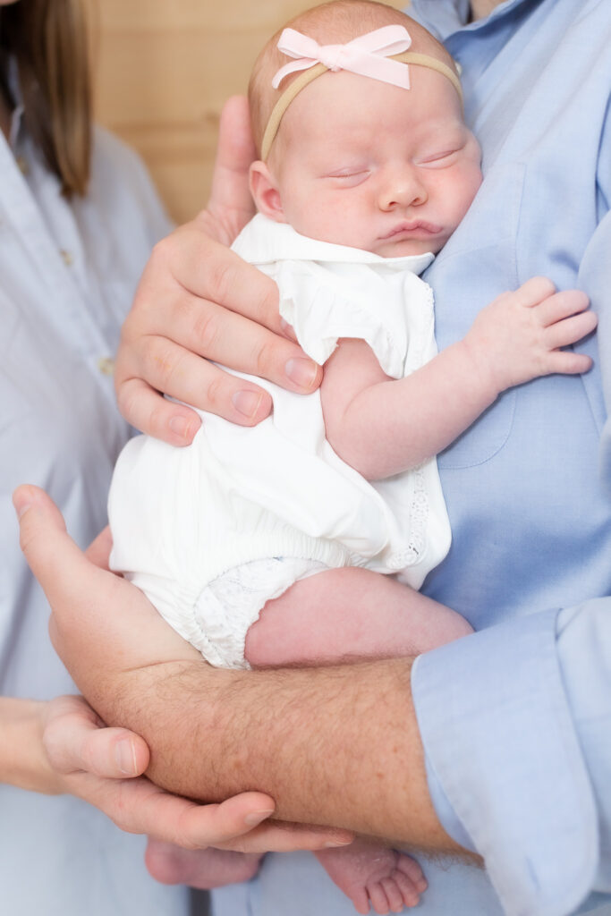 Birmingham, Alabama Newborn Photographer. Hoover, Homewood, Vestavia, Mountain Brook, Pelham, Alabaster, Helena, Birmingham, Alabama. Lifestyle Newborn Photos.