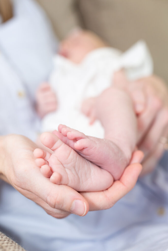 Birmingham, Alabama Newborn Photographer. Hoover, Homewood, Vestavia, Mountain Brook, Pelham, Alabaster, Helena, Birmingham, Alabama. Lifestyle Newborn Photos.