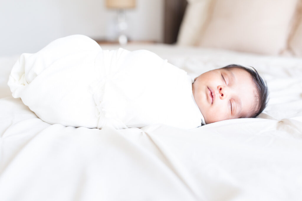 Lifestyle Newborn Photographer. Hoover, Vestavia, Homewood, Mountain Brook, Helena, Pelham, Alabaster, Birmingham, Chelsea, Alabama. Affordable Photographer, birmingham's best baby photographer. LIfestyle Newborn Photographer