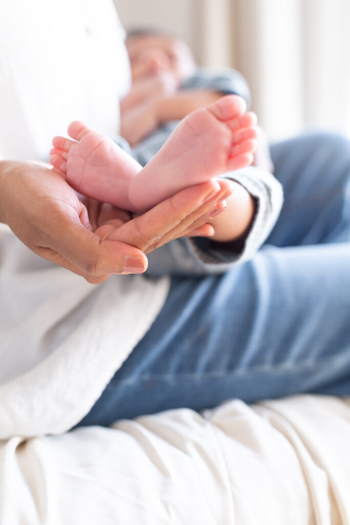Lifestyle Newborn Photographer. Hoover, Vestavia, Homewood, Mountain Brook, Helena, Pelham, Alabaster, Birmingham, Chelsea, Alabama. Affordable Photographer, birmingham's best baby photographer. LIfestyle Newborn Photographer