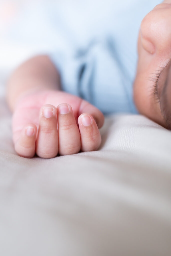 Lifestyle Newborn Photographer. Hoover, Vestavia, Homewood, Mountain Brook, Helena, Pelham, Alabaster, Birmingham, Chelsea, Alabama. Affordable Photographer, birmingham's best baby photographer. LIfestyle Newborn Photographer