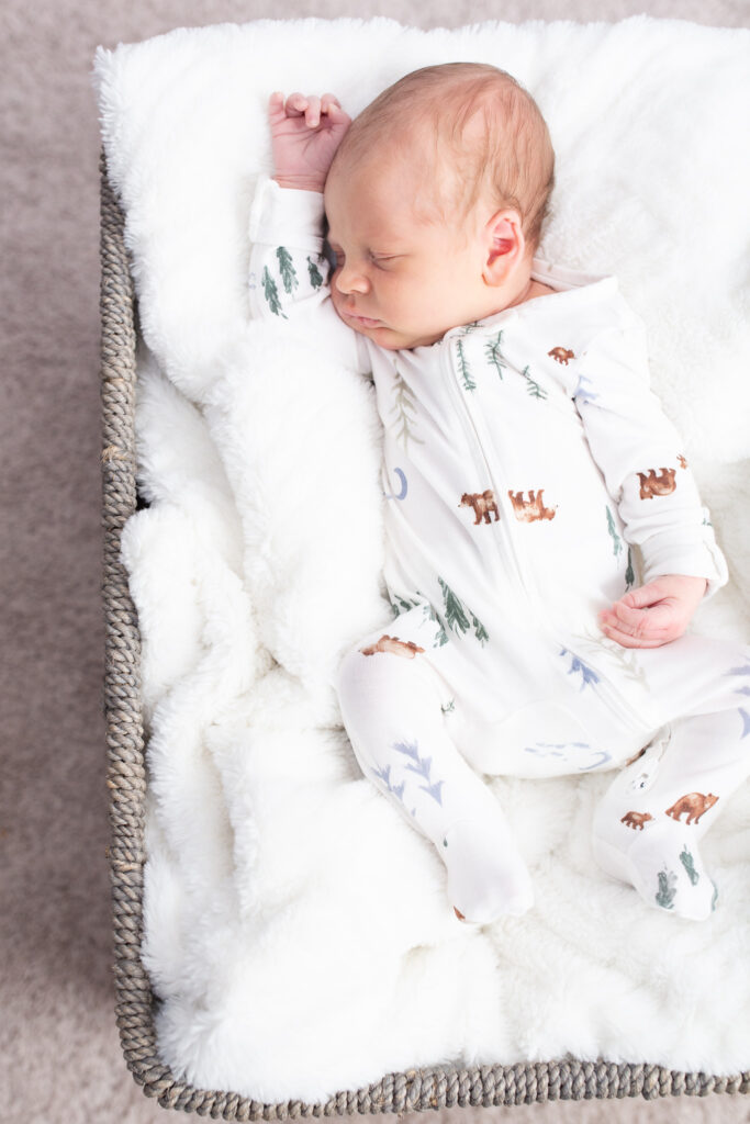 Birmingham Alabama Newborn PHotographer.  IN home newborn sessions.  Newborn photos in HOover, alabama