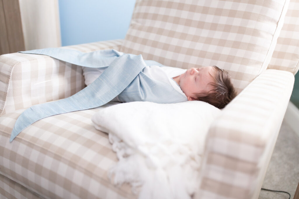 Birmingham Alabama Newborn PHotographer.  IN home newborn sessions.  Newborn photos in HOover, alabama